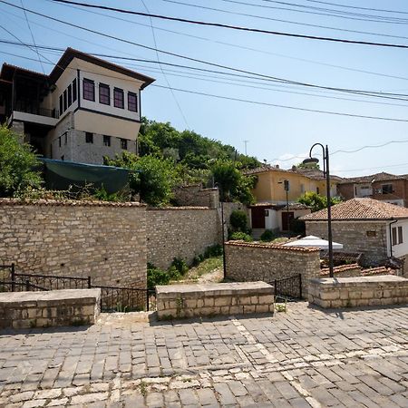 Nika'S Guest House Berat Exterior photo