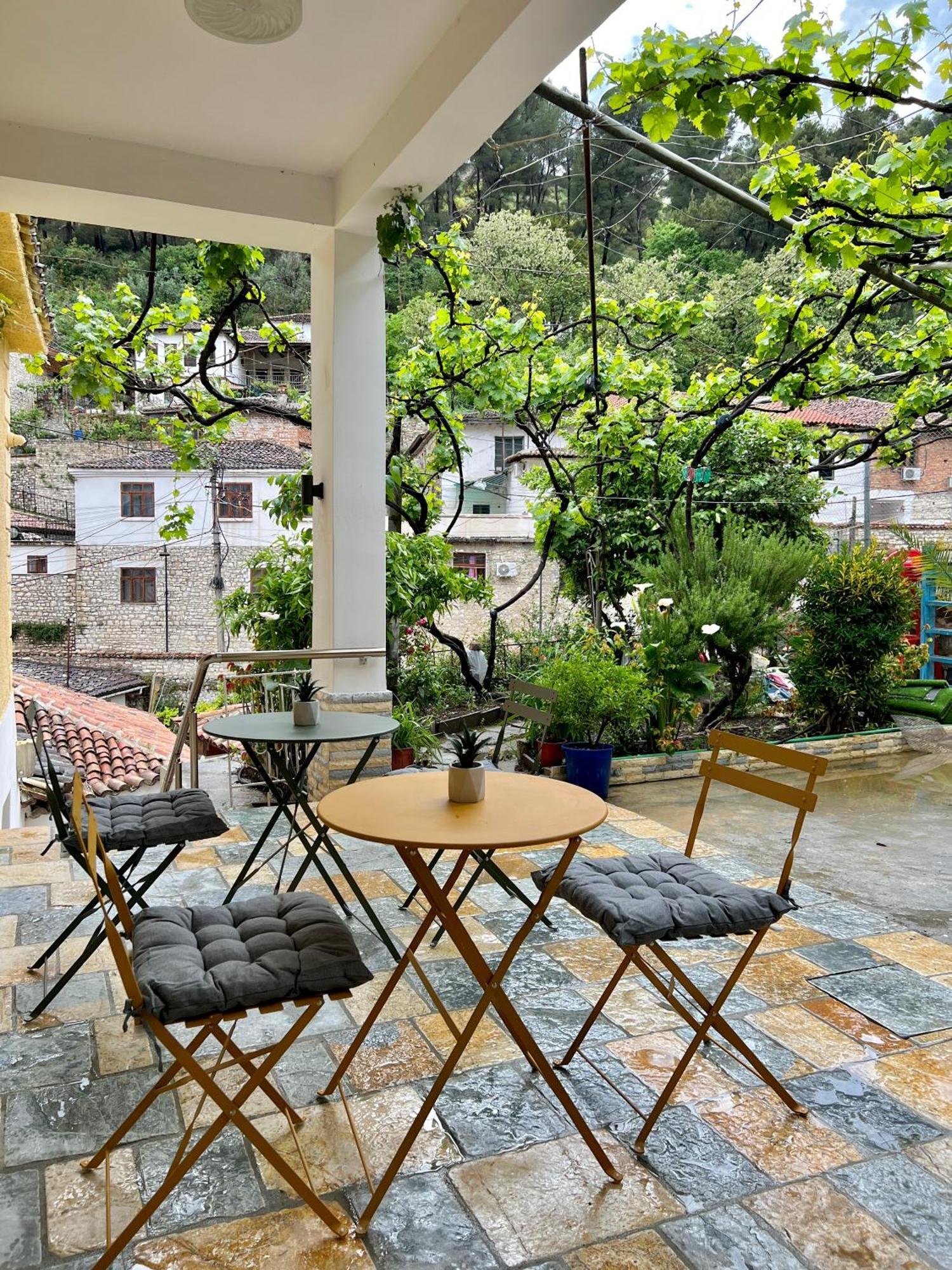 Nika'S Guest House Berat Exterior photo