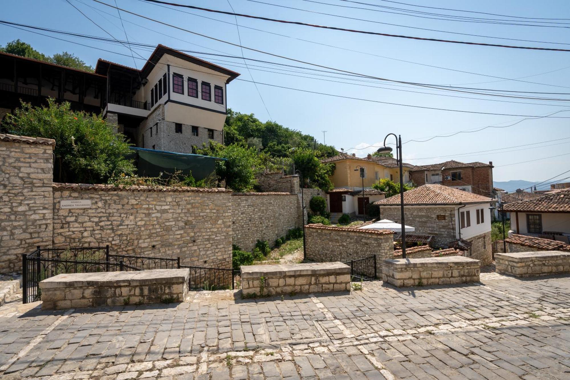 Nika'S Guest House Berat Exterior photo